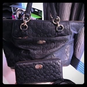 Beautiful NAVY blue bag with matching wallet.
